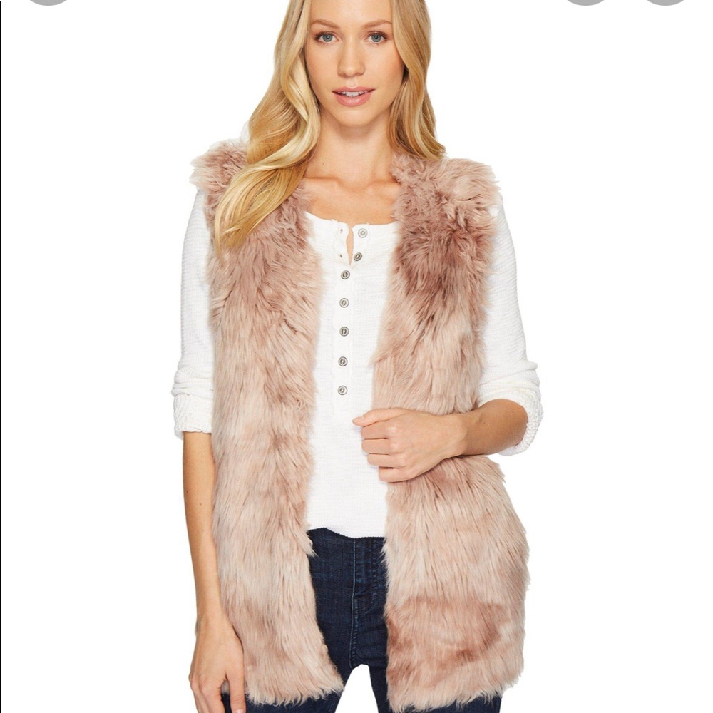 NWOT DYLAN FAUX FUR (blush) VEST